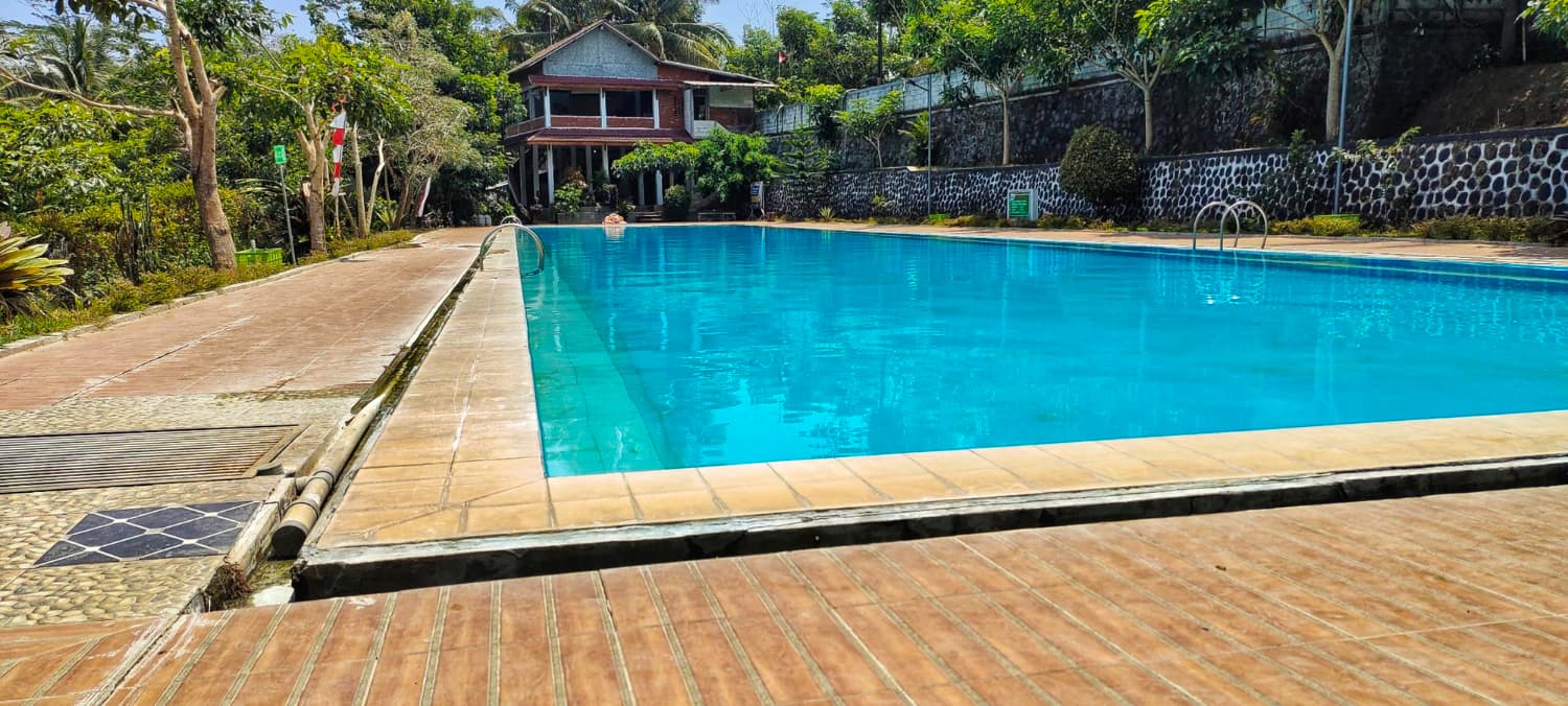 Image of fiberglass inground pool